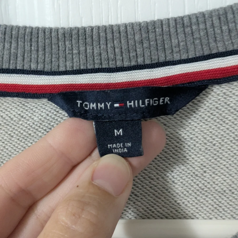 Tommy Hilfiger Men's Gray Pullover Sweatshirt/Sweater - Picture 4 of 6